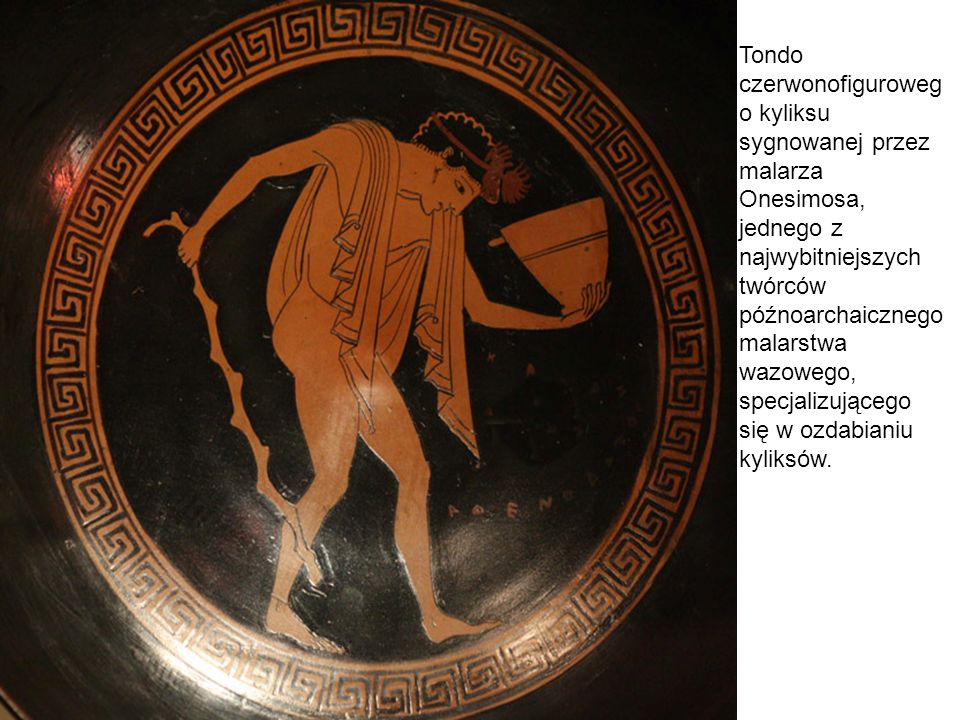 Tondo czerwonofigurowego kyliksu sygnowanej przez malarza Onesimosa, jednego z najwybitniejszych twórców późnoarchaicznego malarstwa wazowego, specjalizującego się w ozdabianiu kyliksów.