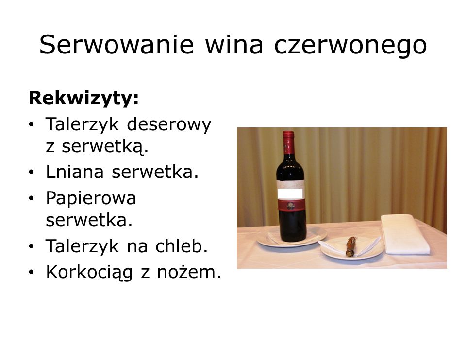 Serwowanie wina czerwonego