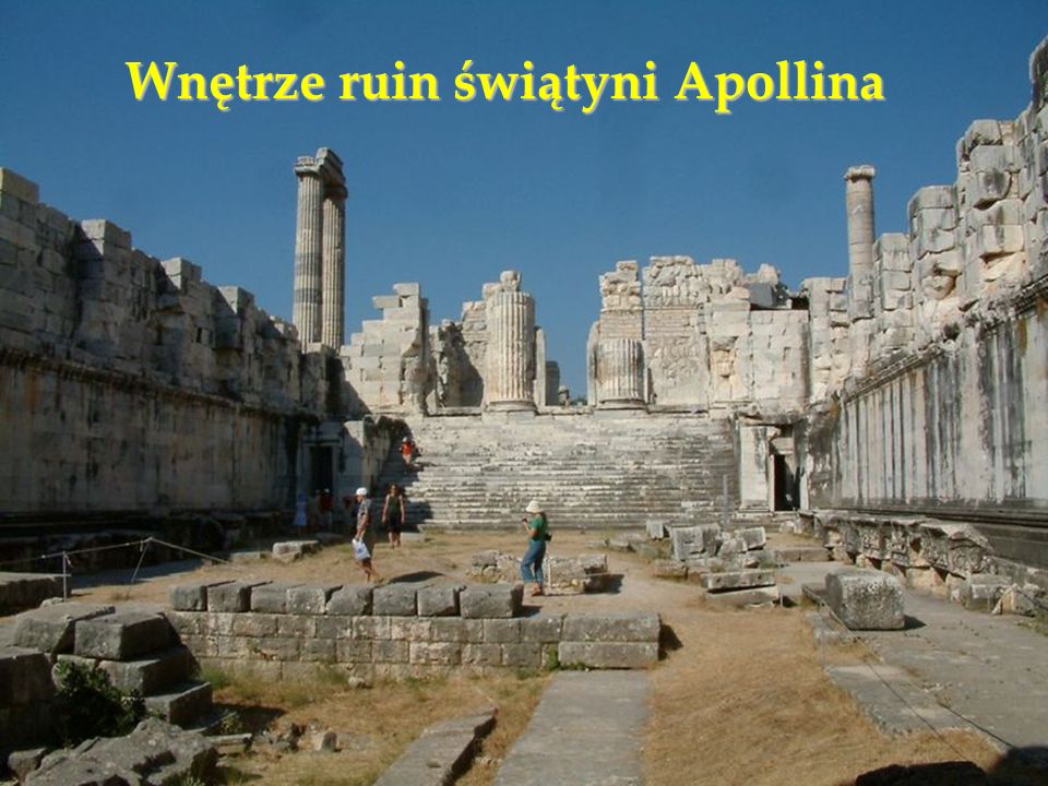 Wnętrze ruin świątyni Apollina