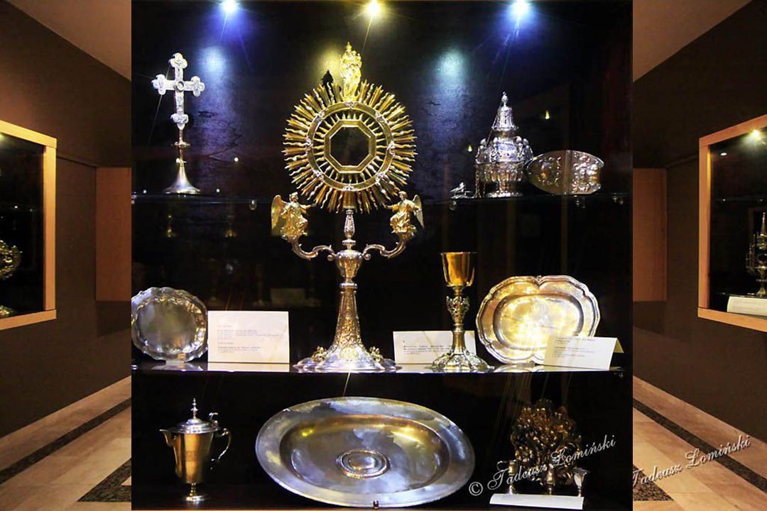 Skarbiec muzealny – zbiory paramentów liturgicznych