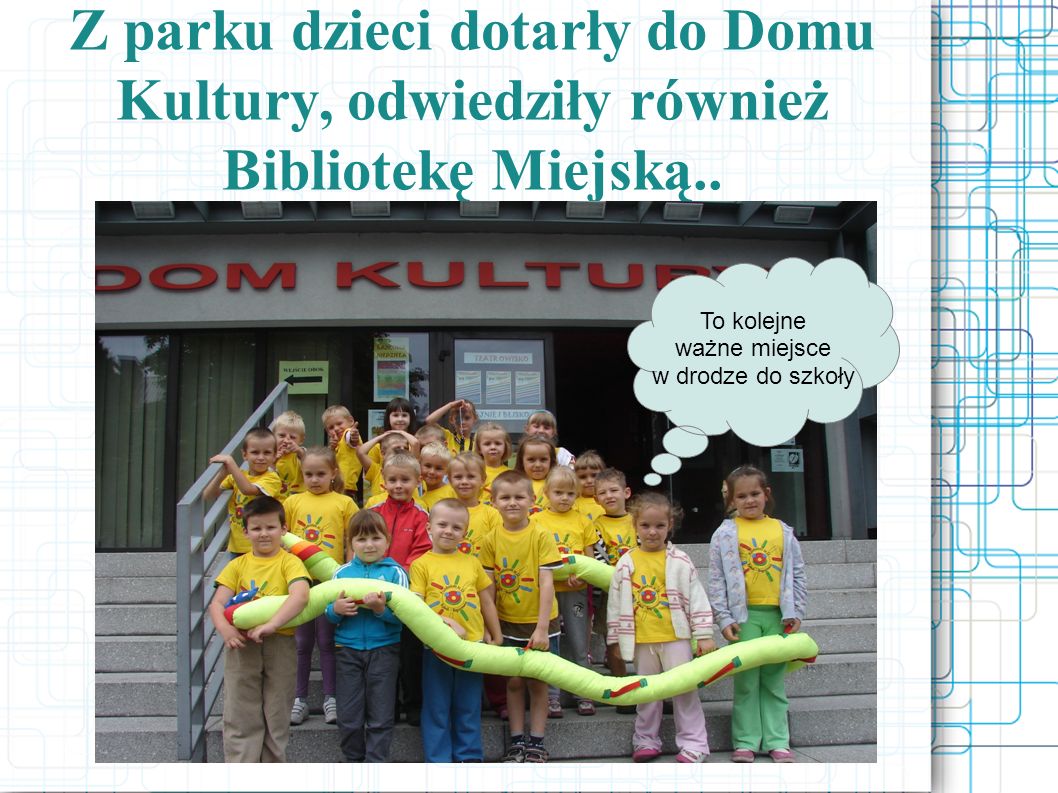 Z parku dzieci dotarły do Domu Kultury, odwiedziły również Bibliotekę Miejską..