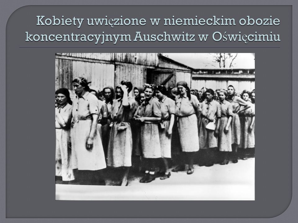Kobiety uwięzione w niemieckim obozie koncentracyjnym Auschwitz w Oświęcimiu