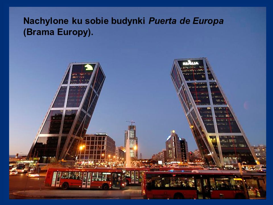Nachylone ku sobie budynki Puerta de Europa (Brama Europy).