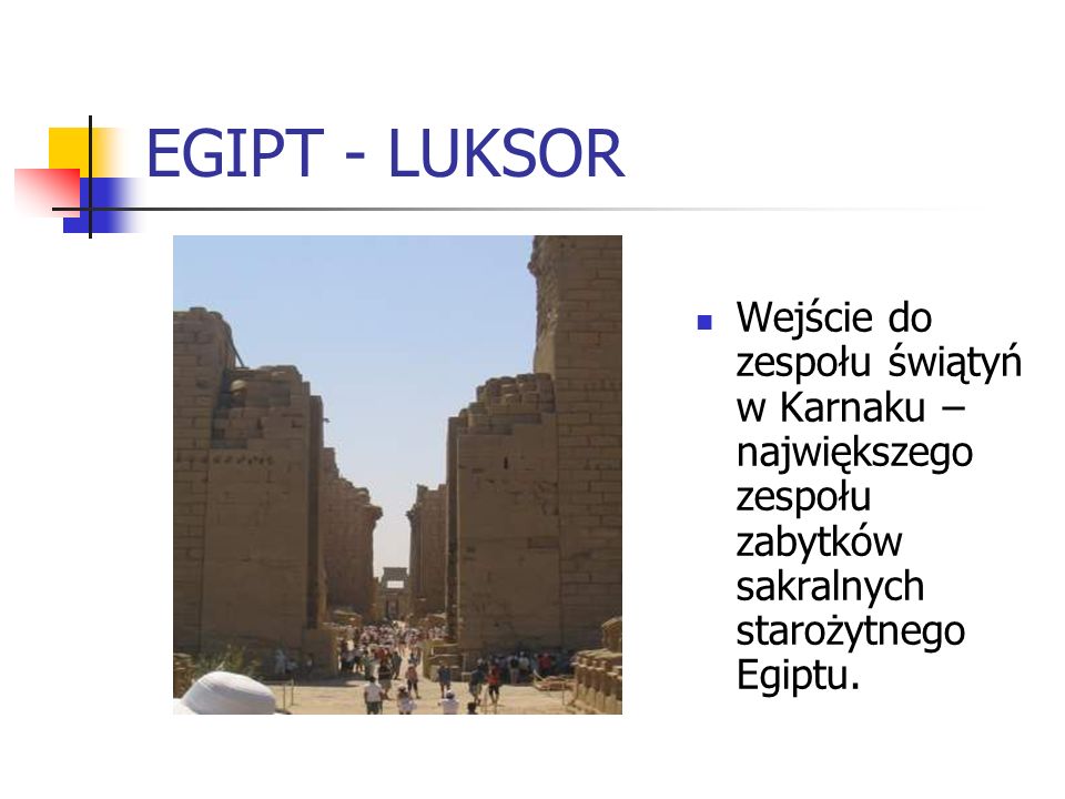 EGIPT - LUKSOR Wejście do zespołu świątyń w Karnaku – największego zespołu zabytków sakralnych starożytnego Egiptu.