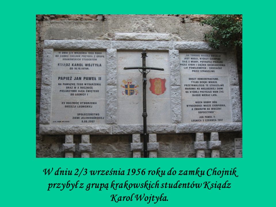 W dniu 2/3 września 1956 roku do zamku Chojnik przybył z grupą krakowskich studentów Ksiądz Karol Wojtyła.