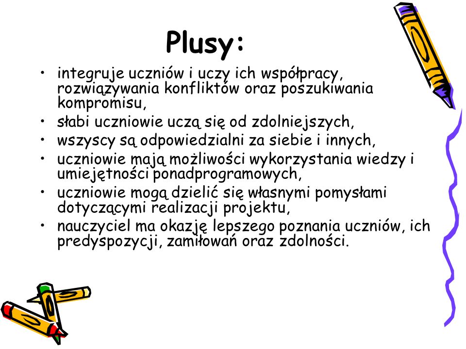 Plusy: integruje uczniów i uczy ich współpracy, rozwiązywania konfliktów oraz poszukiwania kompromisu,