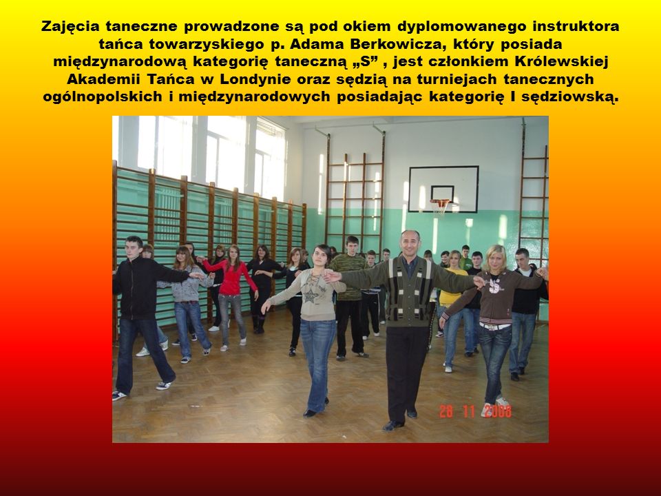 Zajęcia taneczne prowadzone są pod okiem dyplomowanego instruktora tańca towarzyskiego p.