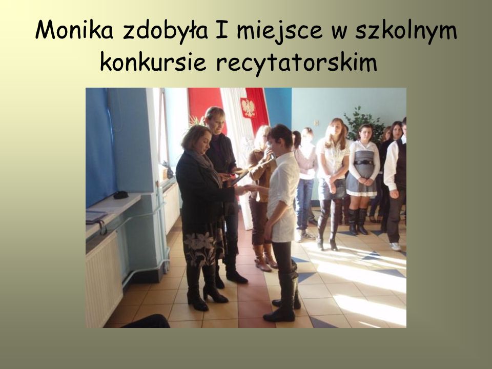 Monika zdobyła I miejsce w szkolnym konkursie recytatorskim