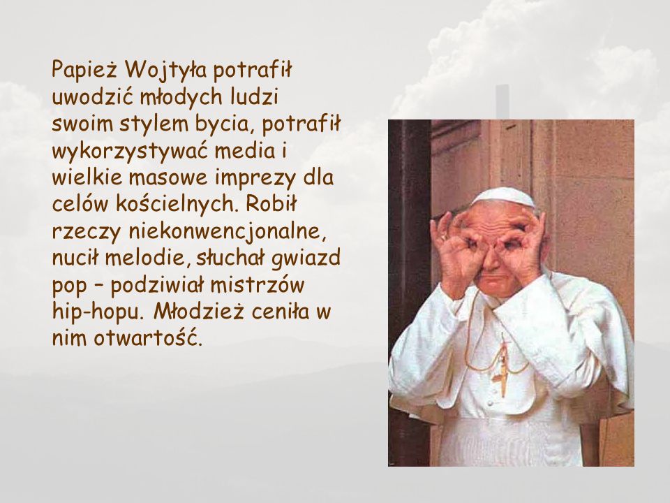 Papież Wojtyła potrafił uwodzić młodych ludzi swoim stylem bycia, potrafił wykorzystywać media i wielkie masowe imprezy dla celów kościelnych.