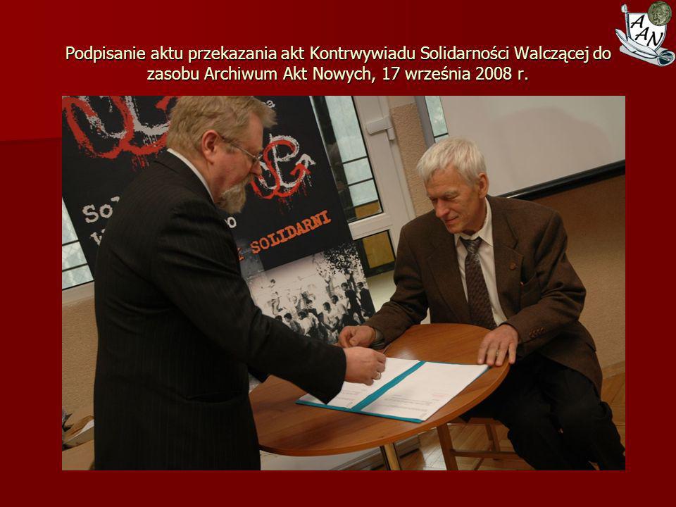 Podpisanie aktu przekazania akt Kontrwywiadu Solidarności Walczącej do zasobu Archiwum Akt Nowych, 17 września 2008 r.