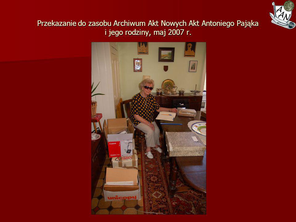 Przekazanie do zasobu Archiwum Akt Nowych Akt Antoniego Pająka i jego rodziny, maj 2007 r.