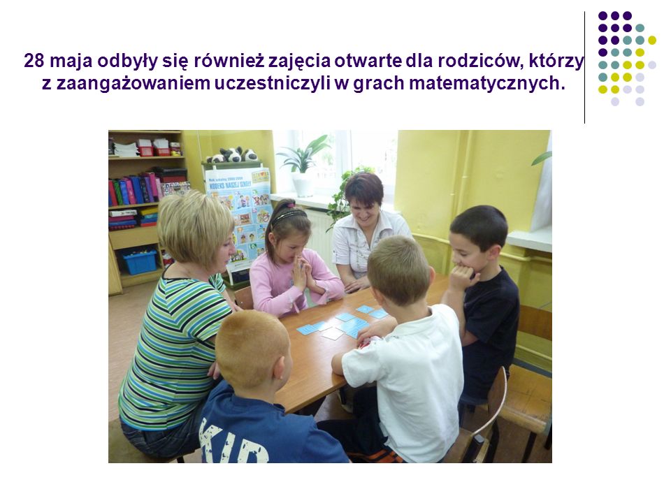 28 maja odbyły się również zajęcia otwarte dla rodziców, którzy z zaangażowaniem uczestniczyli w grach matematycznych.