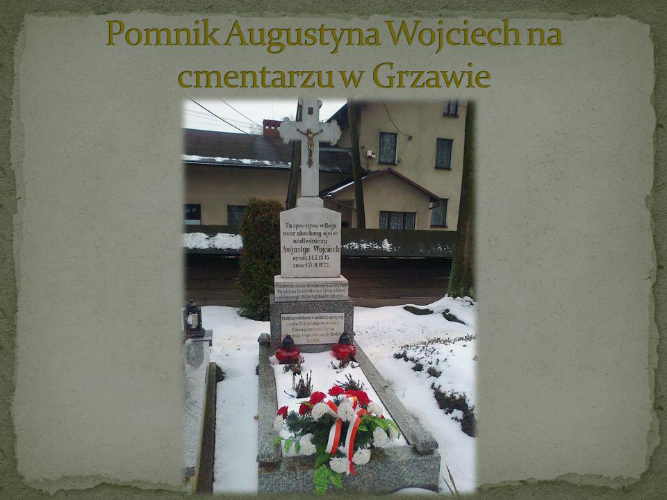 Pomnik Augustyna Wojciech na cmentarzu w Grzawie